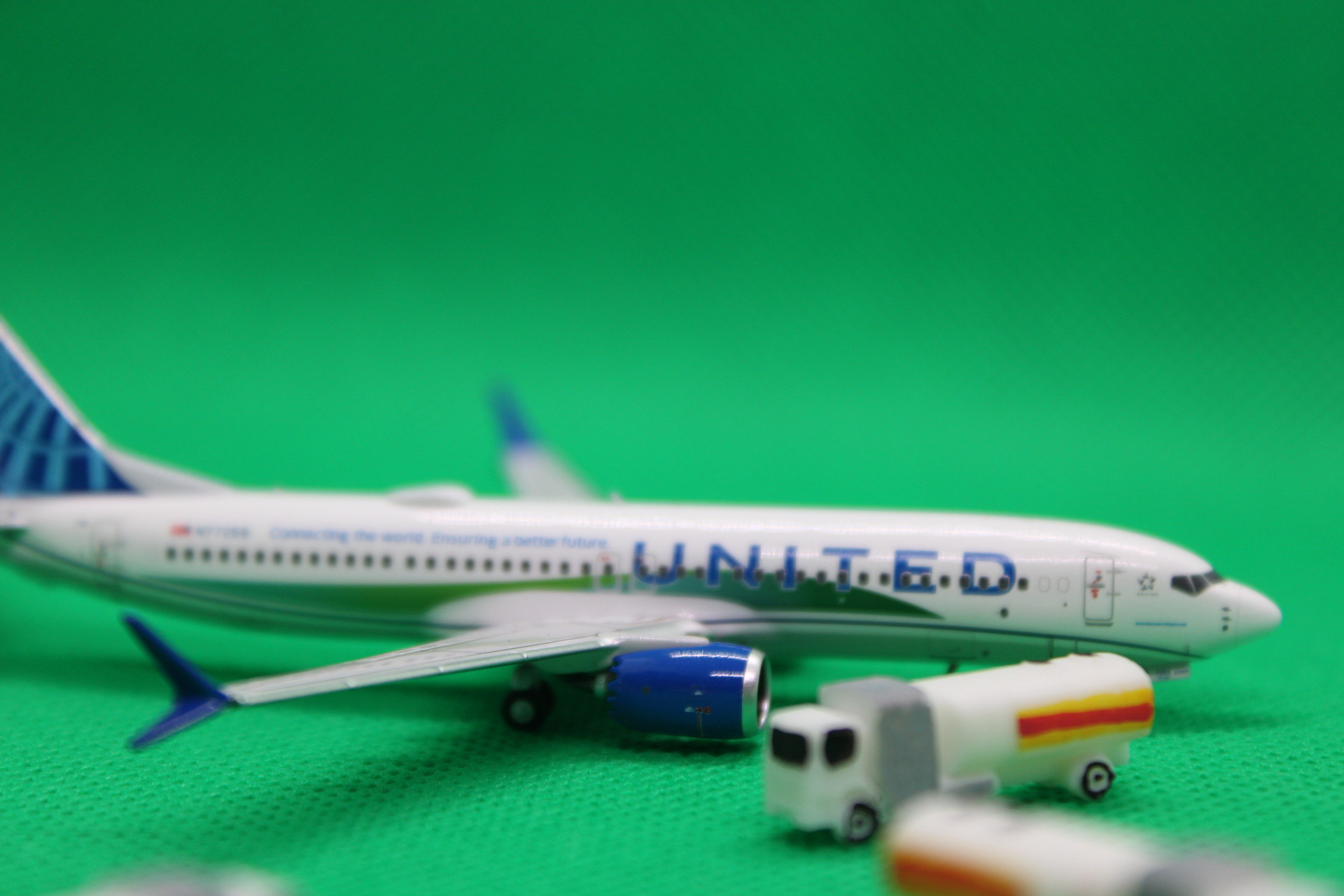 1:400 Scale Airport Fuel Truck