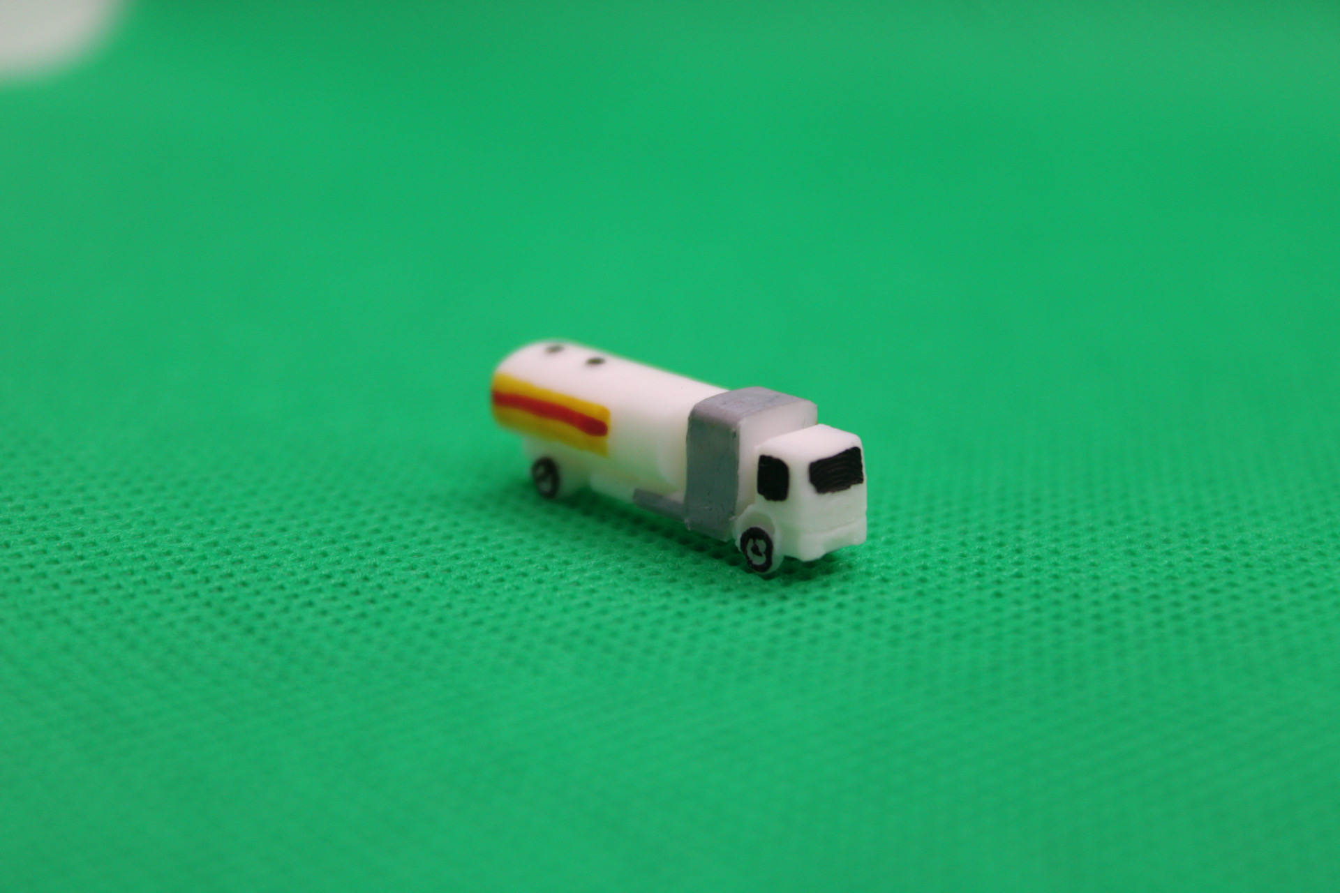 1:400 Scale Airport Fuel Truck
